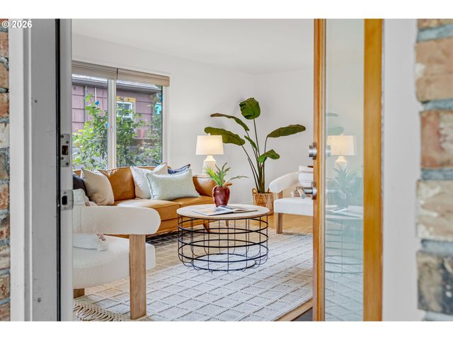 5627 Se HENDERSON St, Portland, OR 97206