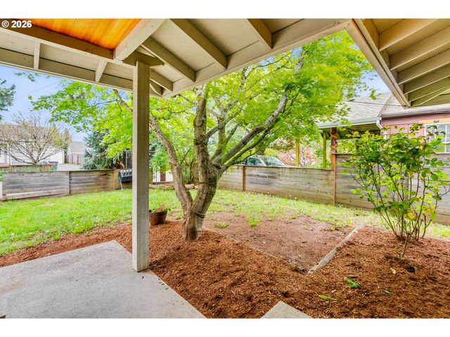 5627 Se HENDERSON St, Portland, OR 97206