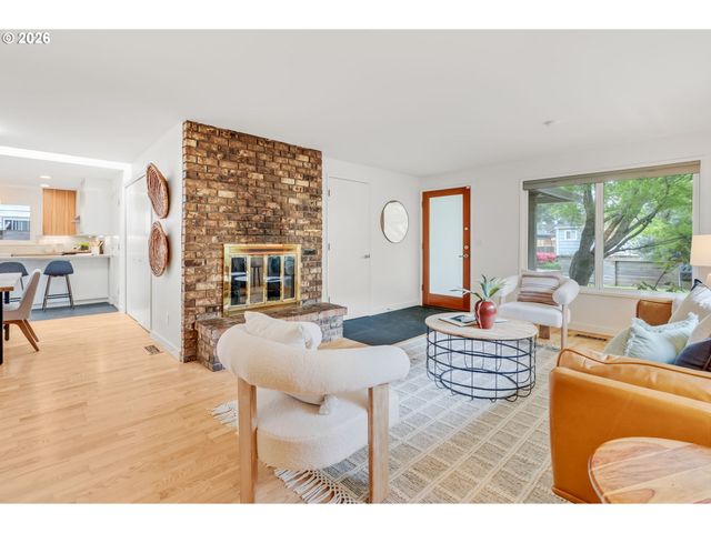 5627 Se HENDERSON St, Portland, OR 97206