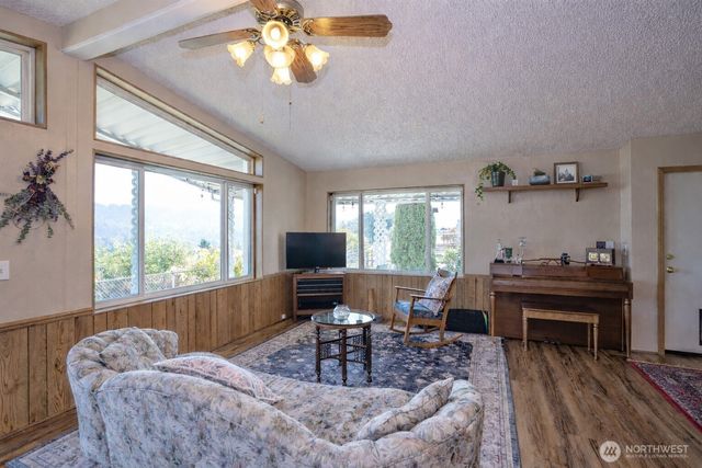 14405 Greenbelt Drive E, Bonney Lake, WA 98391