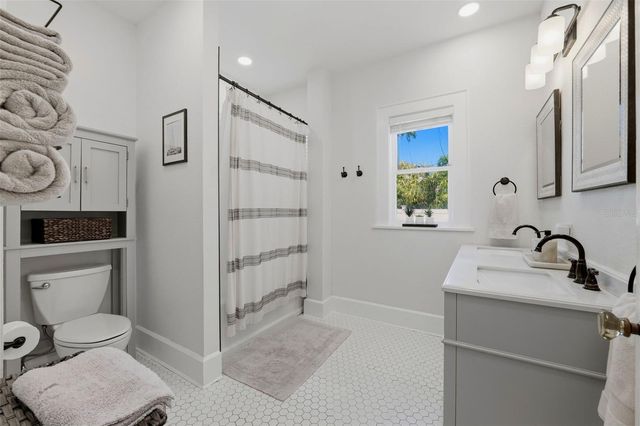 871 17TH AVENUE N, St Petersburg, FL 33704