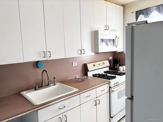 87-19 204th Street A68, Hollis, NY 11423