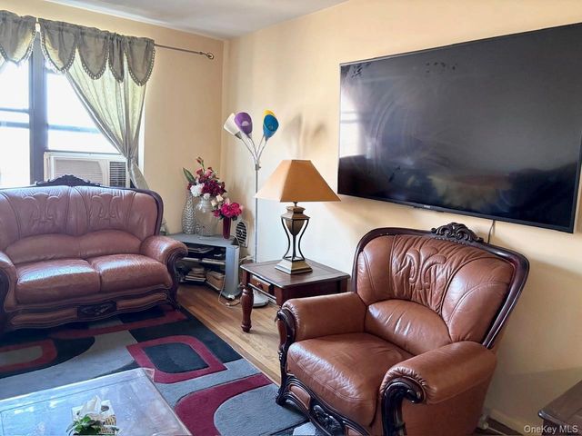 87-19 204th Street A68, Hollis, NY 11423