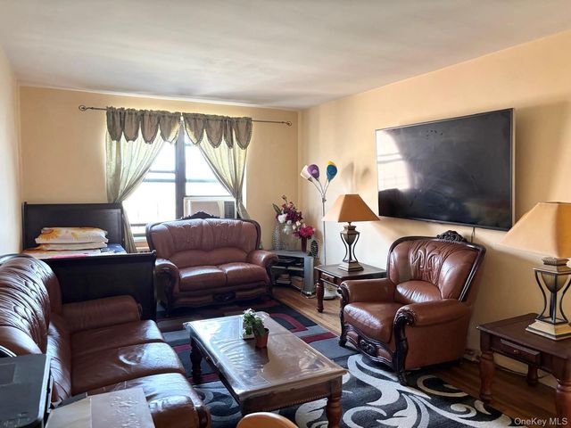 87-19 204th Street A68, Hollis, NY 11423