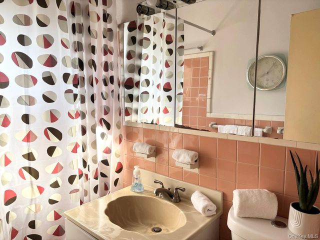 87-19 204th Street A68, Hollis, NY 11423