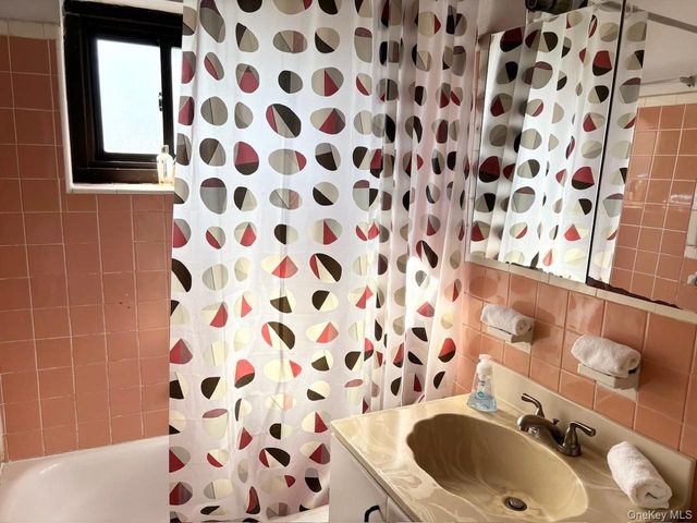 87-19 204th Street A68, Hollis, NY 11423