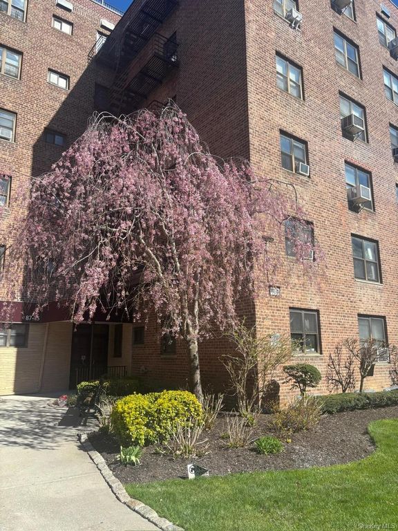 87-19 204th Street A68, Hollis, NY 11423
