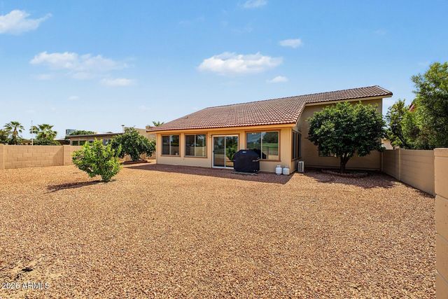 8902 E PLAYER Drive, Sun Lakes, AZ 85248