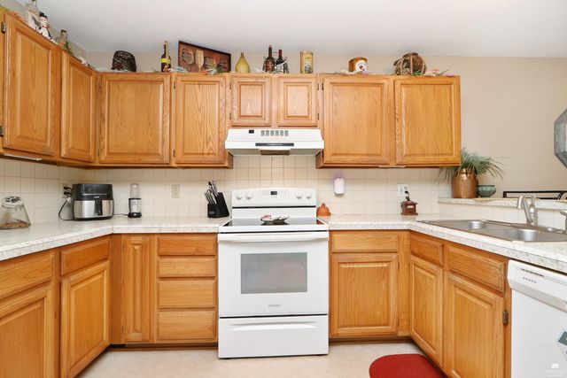 1911 Plymouth Landing, Manhattan, KS 66502