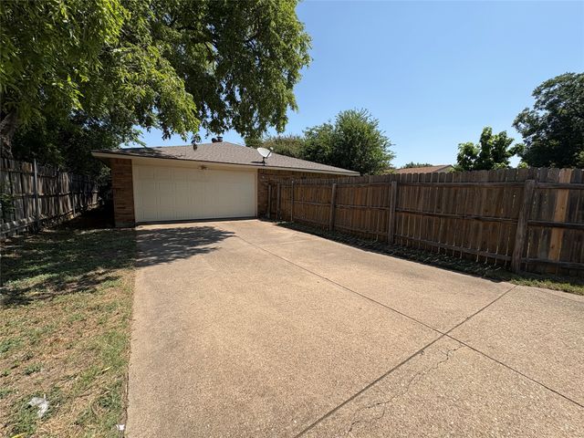 7222 Hedge Drive, Dallas, TX 75249