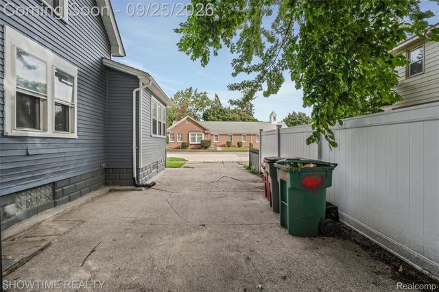 9 Hubbard Street, Mt. Clemens, MI 48043