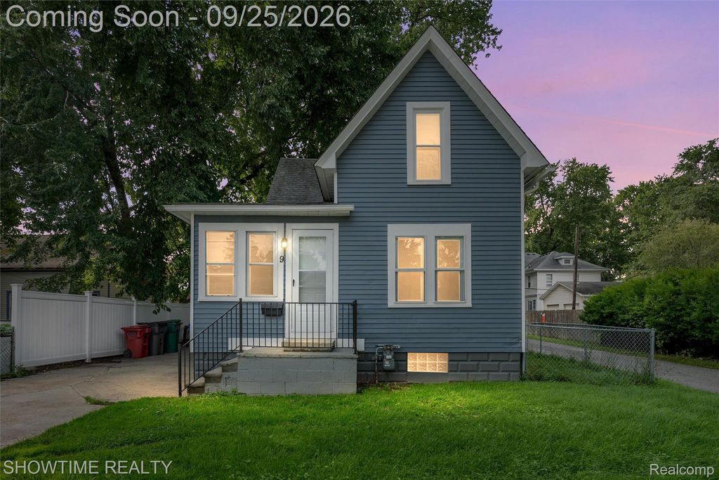 9 Hubbard Street, Mt. Clemens, MI 48043