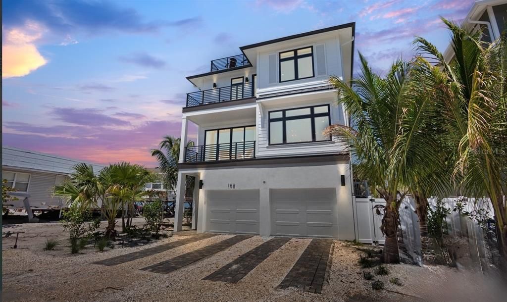 102 9TH STREET S, Bradenton Beach, FL 34217