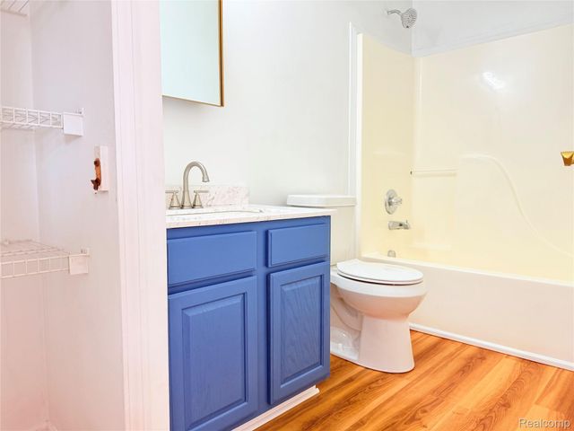 29490 Hunter St, Brownstown Charter Township, MI 48183