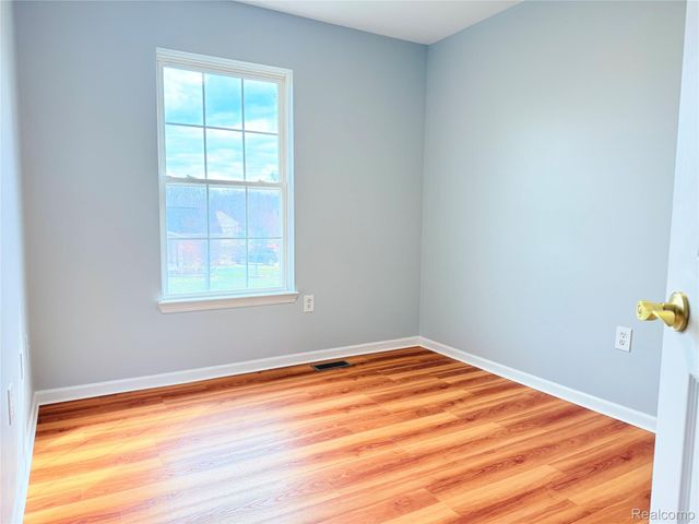 29490 Hunter St, Brownstown Charter Township, MI 48183