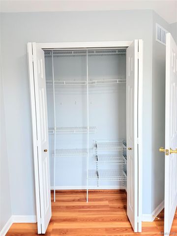 29490 Hunter St, Brownstown Charter Township, MI 48183