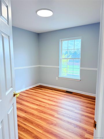 29490 Hunter St, Brownstown Charter Township, MI 48183