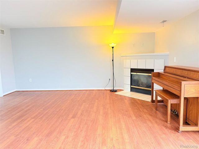 29490 Hunter St, Brownstown Charter Township, MI 48183