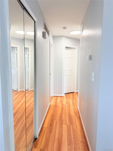 29490 Hunter St, Brownstown Charter Township, MI 48183