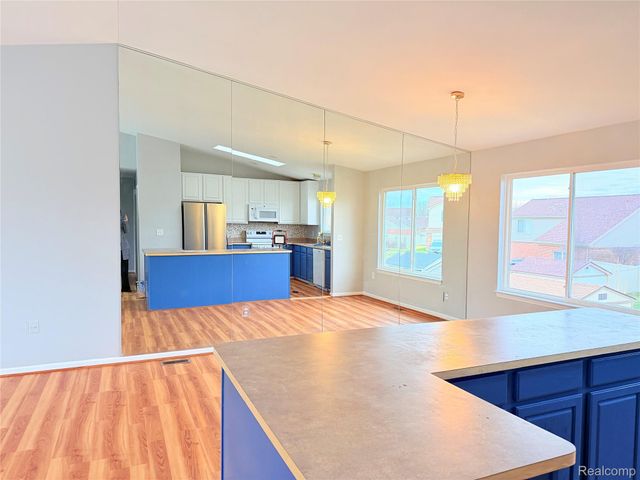 29490 Hunter St, Brownstown Charter Township, MI 48183