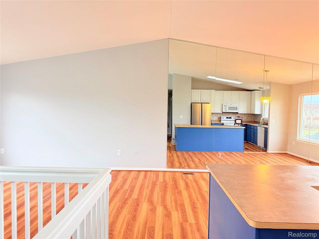 29490 Hunter St, Brownstown Charter Township, MI 48183