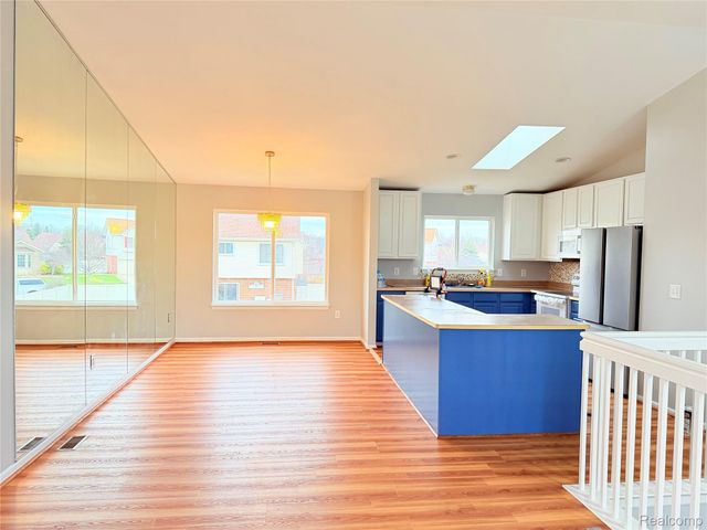 29490 Hunter St, Brownstown Charter Township, MI 48183