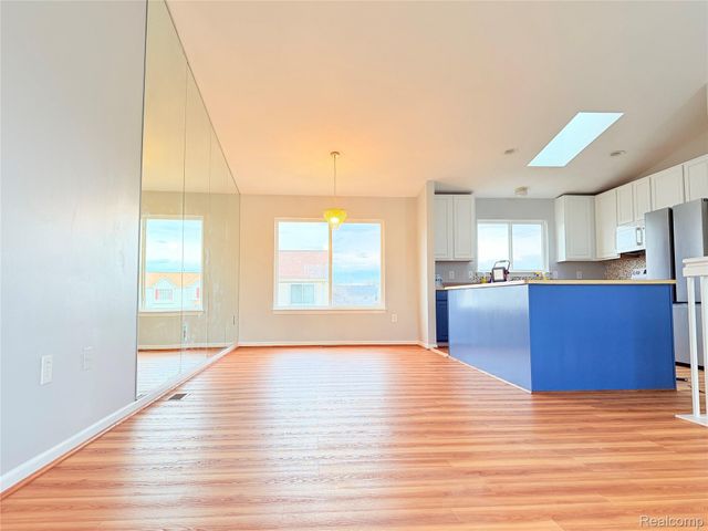 29490 Hunter St, Brownstown Charter Township, MI 48183