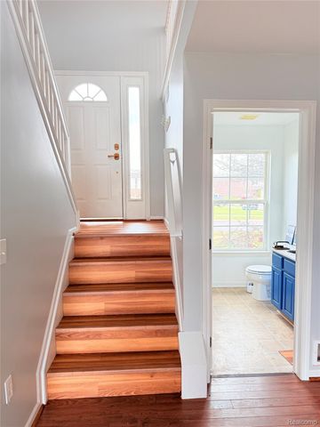 29490 Hunter St, Brownstown Charter Township, MI 48183