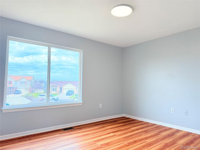 29490 Hunter St, Brownstown Charter Township, MI 48183