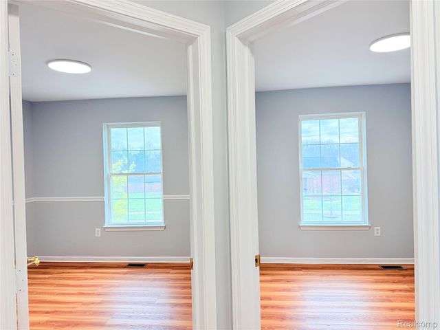 29490 Hunter St, Brownstown Charter Township, MI 48183