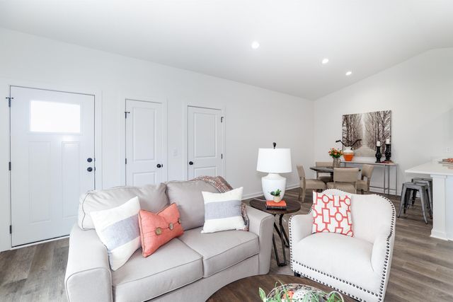 5338 N Pinecrest St, Bel Aire, KS 67220