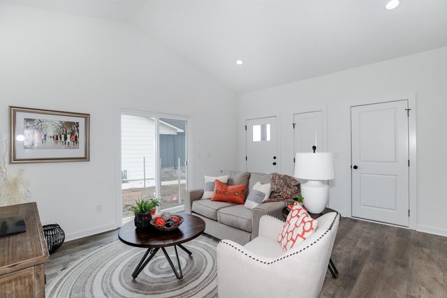 5338 N Pinecrest St, Bel Aire, KS 67220