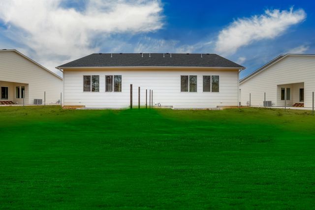 5338 N Pinecrest St, Bel Aire, KS 67220