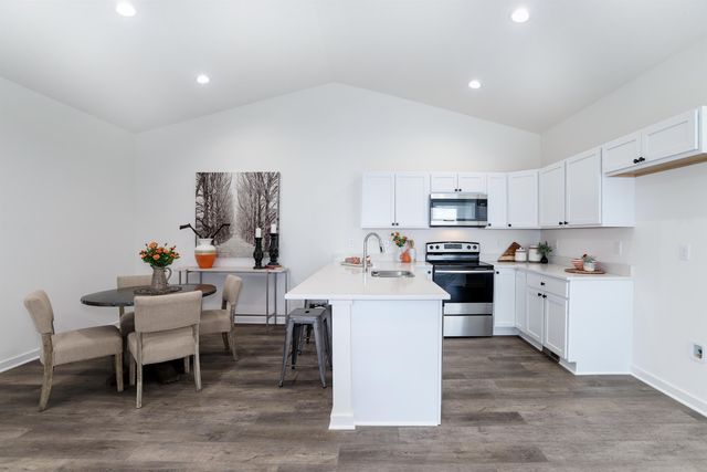 5338 N Pinecrest St, Bel Aire, KS 67220