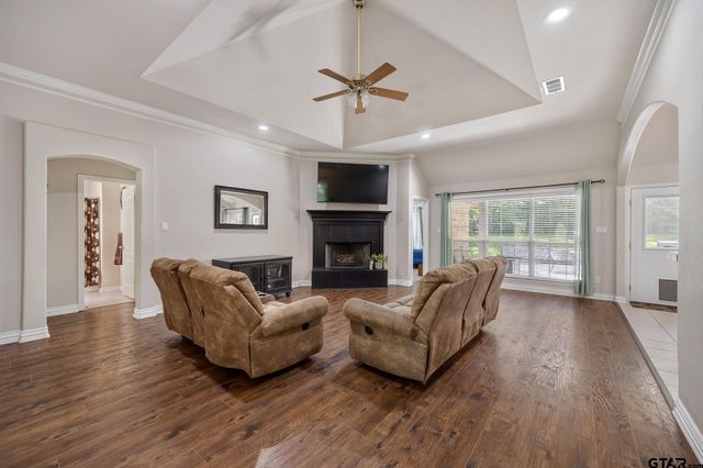 23610 Greenway Dr, Bullard, TX 75757