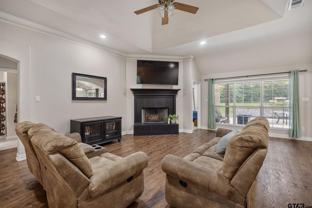 23610 Greenway Dr, Bullard, TX 75757