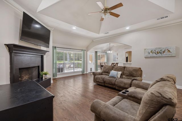 23610 Greenway Dr, Bullard, TX 75757