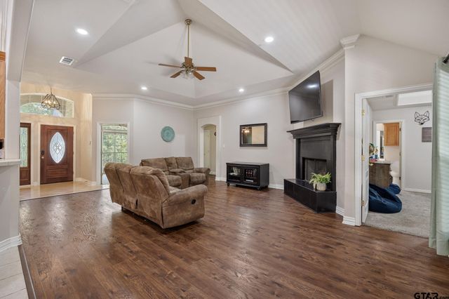 23610 Greenway Dr, Bullard, TX 75757