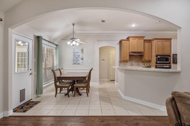 23610 Greenway Dr, Bullard, TX 75757