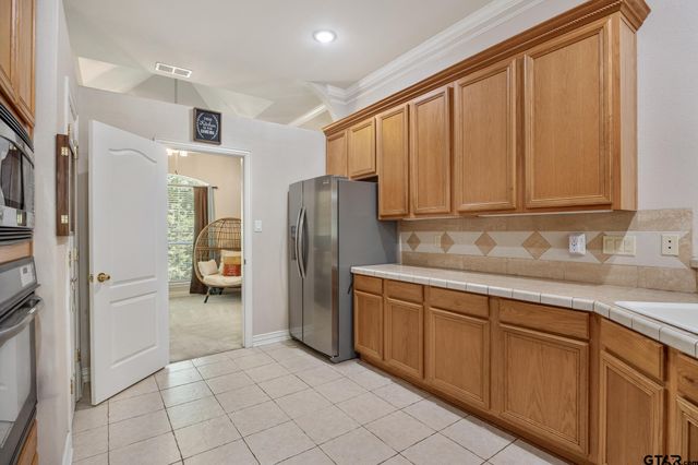 23610 Greenway Dr, Bullard, TX 75757