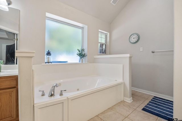 23610 Greenway Dr, Bullard, TX 75757