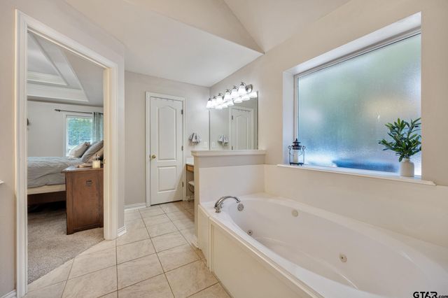 23610 Greenway Dr, Bullard, TX 75757