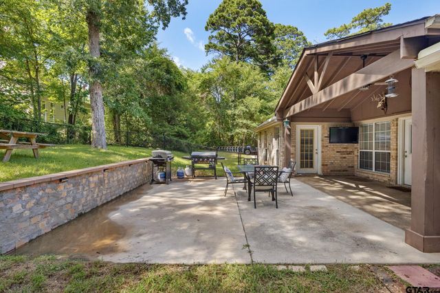 23610 Greenway Dr, Bullard, TX 75757