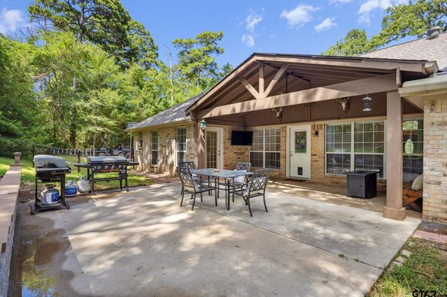 23610 Greenway Dr, Bullard, TX 75757