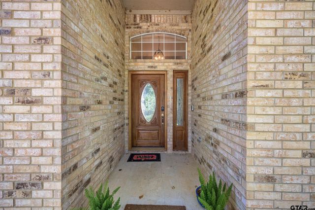 23610 Greenway Dr, Bullard, TX 75757