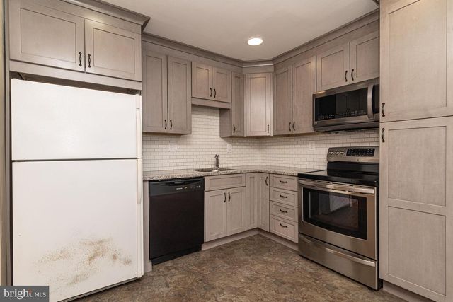 1517 HILLSIDE DR, Cherry Hill, NJ 08003