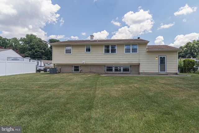 1517 HILLSIDE DR, Cherry Hill, NJ 08003