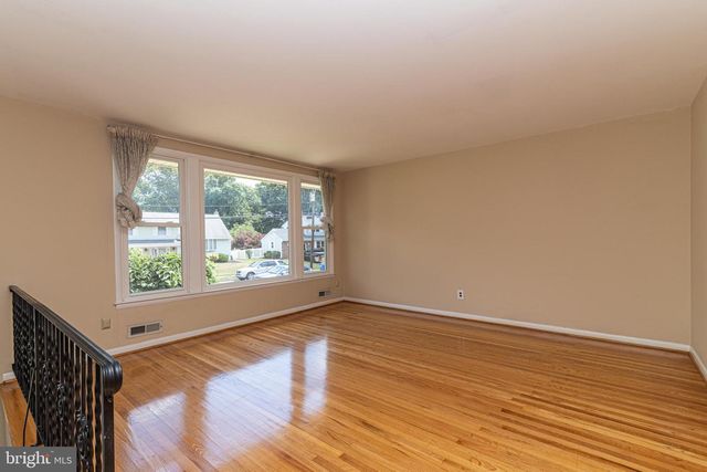 1517 HILLSIDE DR, Cherry Hill, NJ 08003
