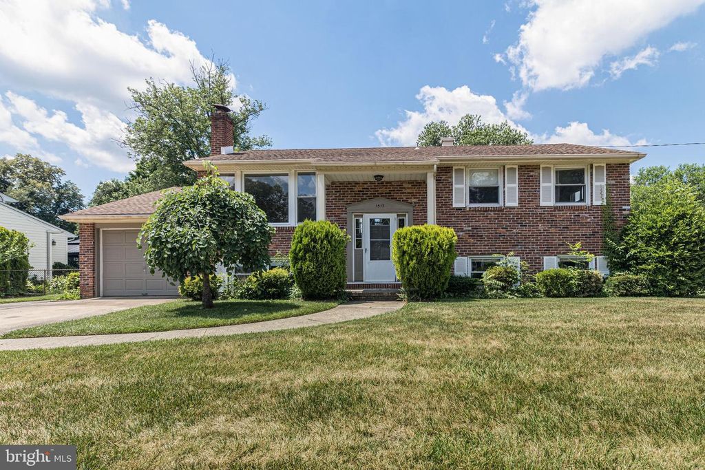 1517 HILLSIDE DR, Cherry Hill, NJ 08003