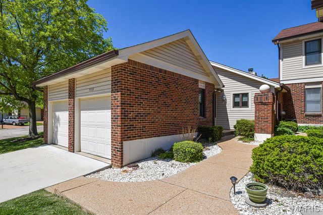 5539 Duchesne Parque Drive, St Louis, MO 63128